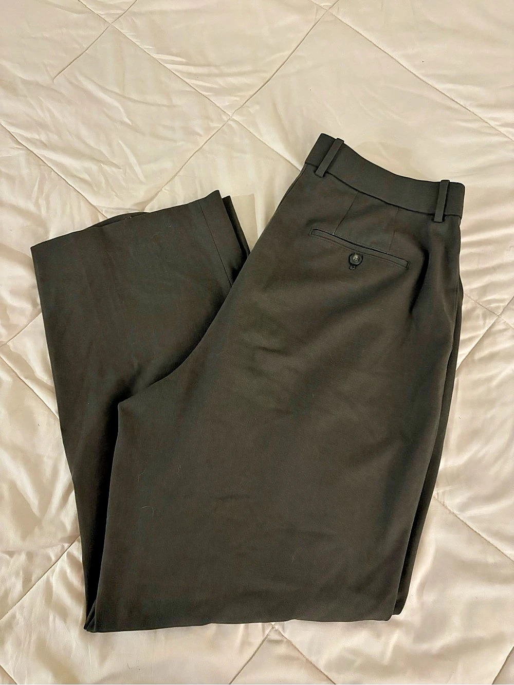 Uniqlo Women’s Olive Green Wide-Fit Pleated Pants - Picture 2 of 4